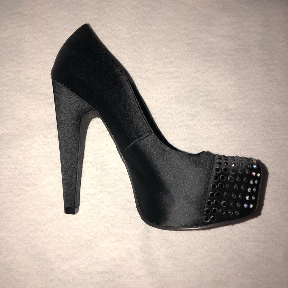 Betsy Johnson Black Majestee Satin Shoes 6.5